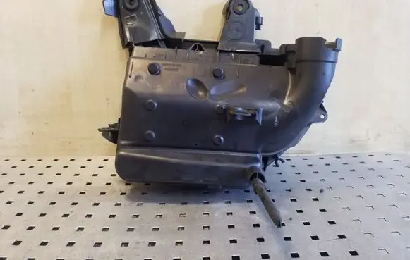 Citroen DS4 Air filter box 9673061080