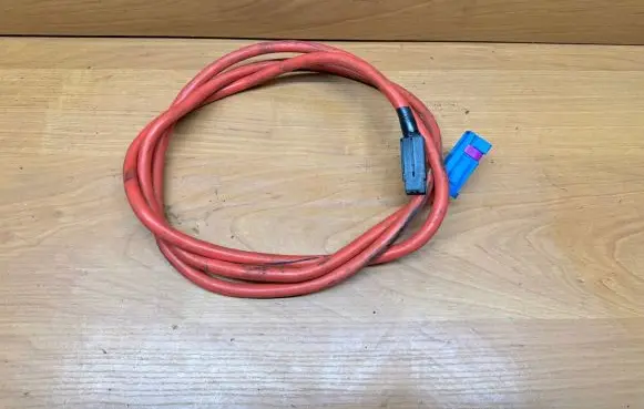 BMW 7 F01 F02 F03 F04 Positive cable (battery)