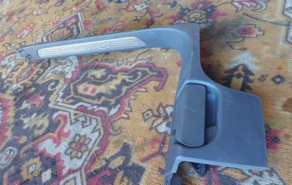 Porsche Cayenne (92A) Foot area side trim A053629