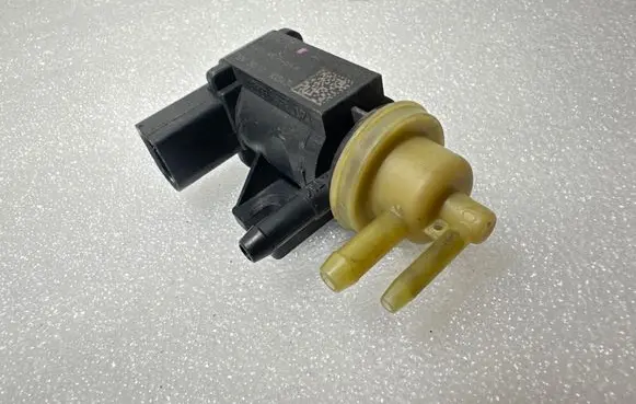 Volkswagen PASSAT B7 Turbo solenoid valve 1K0906627B