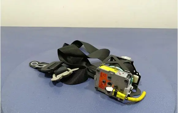 Toyota Verso-S Front seatbelt 732200F053