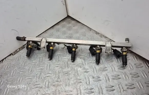 Volkswagen Jetta V Fuel injectors set 07K906031B 07K133317C