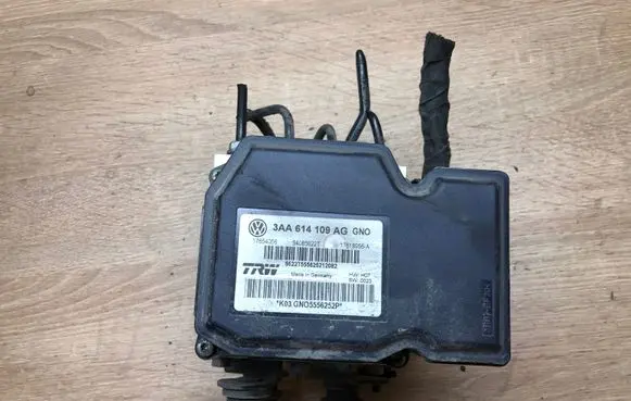 Volkswagen PASSAT B7 ABS Pump 3AA614109AG