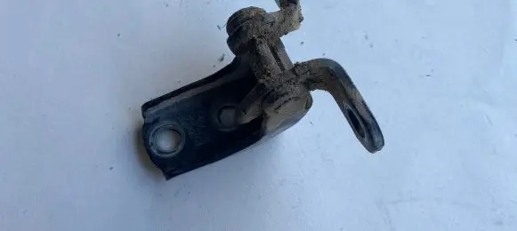 Honda CR-V Rear door lower hinge
