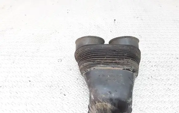 Opel Frontera B Air intake duct part 281261236A