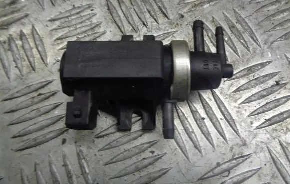 Volkswagen Polo IV 9N3 Vacuum valve 1H0906627