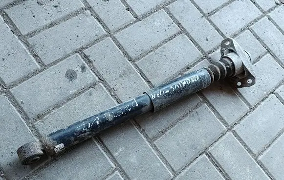 Volkswagen Jetta V Rear shock absorber/damper