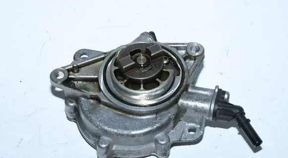 Citroen C4 II Picasso Vacuum pump 7586424-04