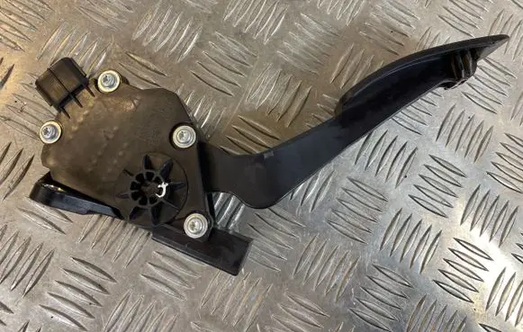 Subaru Forester SH Accelerator throttle pedal 36010AG140 1988007120 08L19C00182