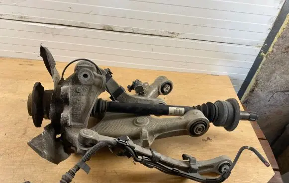Rear wheel hub spindle/knuckle
