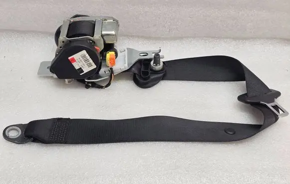 Mercedes-Benz GL X166 Rear seatbelt A16686013869