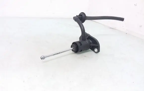 Audi A4 S4 B7 8E 8H Clutch master cylinder 8E1721401AJ