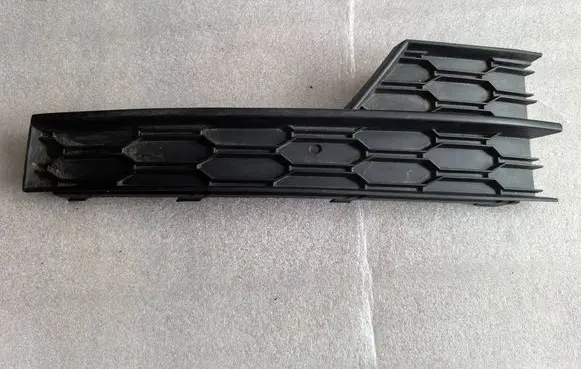 Skoda Octavia Mk3 (5E) Front bumper lower grill 5E0807682F
