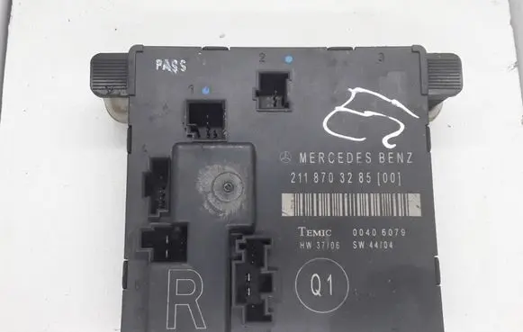 Mercedes-Benz E W211 Door control unit/module 2118703285 00406079