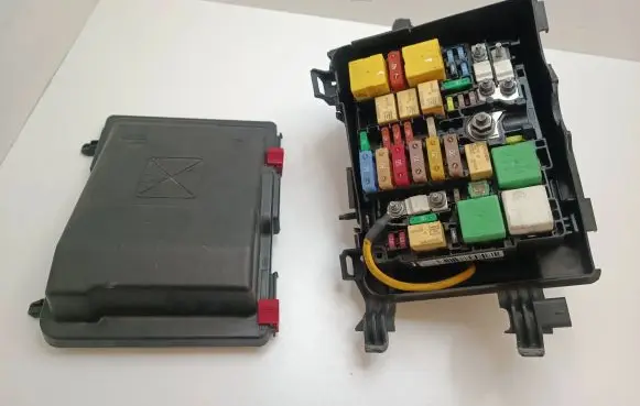Citroen C4 Grand Picasso Fuse module 9804848580