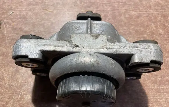 Land Rover Range Rover Sport L494 Engine mount bracket FPLA6A003BA
