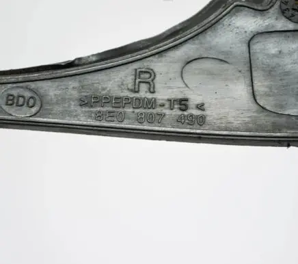 Audi A4 S4 B7 8E 8H Front grill 8E0807490