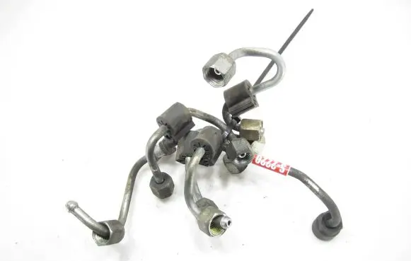 Volkswagen PASSAT B8 Fuel injector supply line/pipe 03L301T