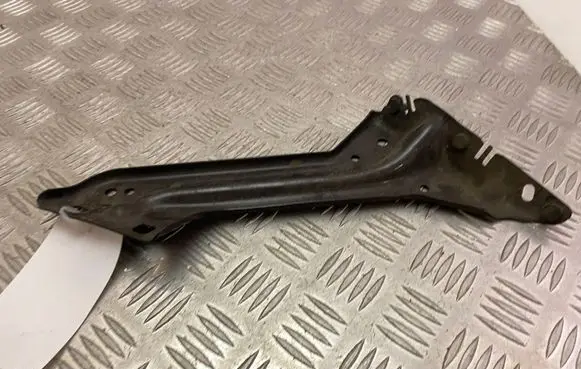Audi Q5 SQ5 Fender mounting bracket 8R0821135