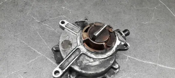 Audi A3 S3 8P Vacuum pump 06D145100E