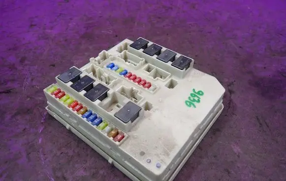 Renault Clio III Fuse box set 356231A