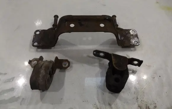 Skoda Fabia Mk2 (5J) Muffler mount bracket/holder 