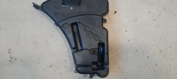 BMW 5 G30 G31 Windshield washer fluid reservoir/tank 7357287