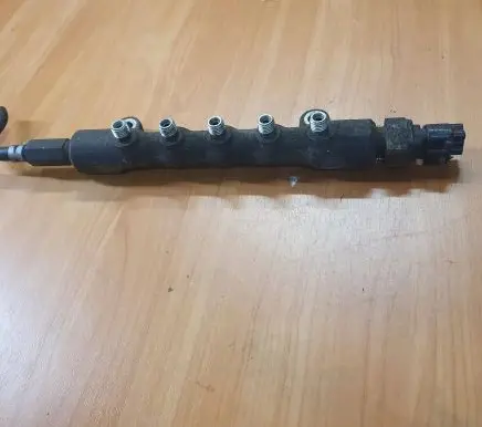 Toyota Avensis T220 Fuel main line pipe