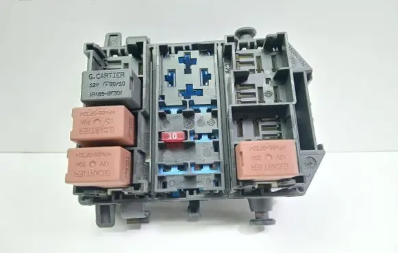 Renault Laguna II Fuse module 8200003634