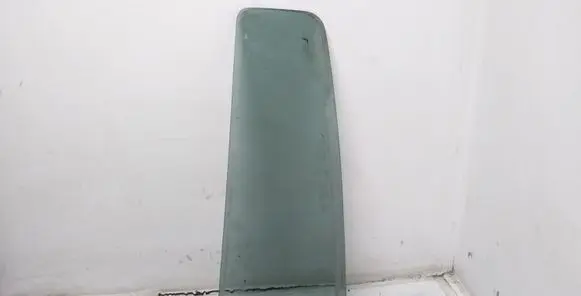 Rear vent window glass