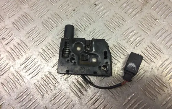 Audi Q3 8U Engine bonnet/hood lock/catch 8U0823509 212915