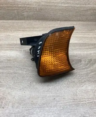 BMW 5 E34 Front indicator light 1384034 1384032 155244