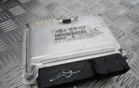 Volkswagen PASSAT B5.5 Engine control unit/module 038906019bk 0281010305