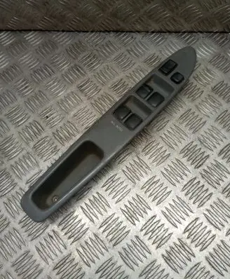 Toyota Avensis Verso Electric window control switch 8404044030