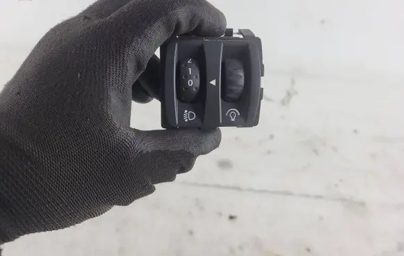 Renault Megane II Headlight level height control switch 8200095495B 89020001