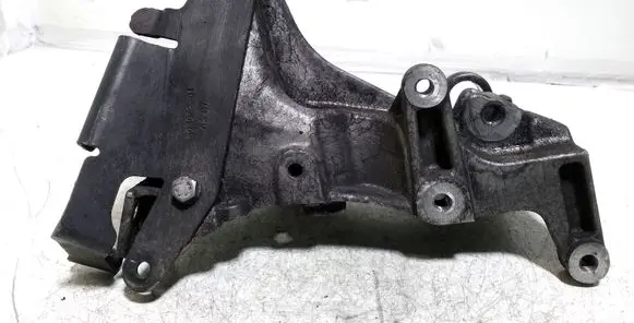 Citroen C4 I Engine mounting bracket 9659200880