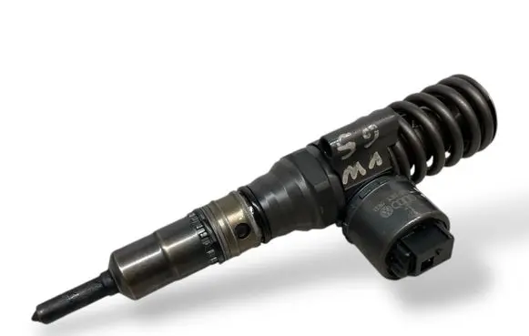 Volkswagen Golf V Fuel injector 03G130073G 0414720404