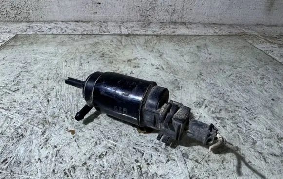 Volvo S40, V40 Windscreen/windshield washer pump