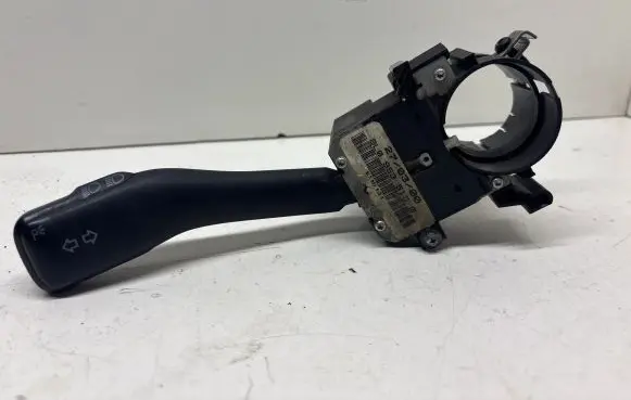 Volkswagen Golf IV Indicator stalk 8L0953513G