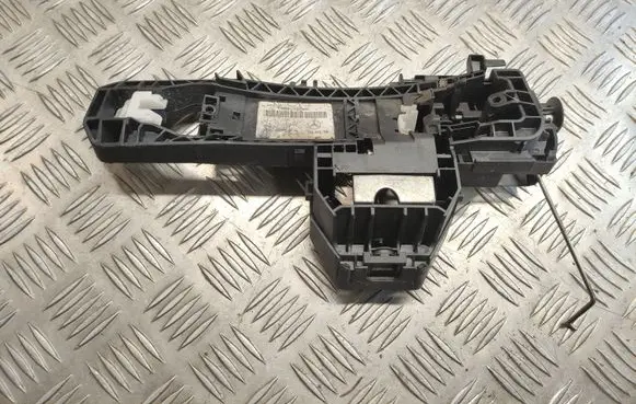Mercedes-Benz A W176 Front door exterior handle/bracket A204760100