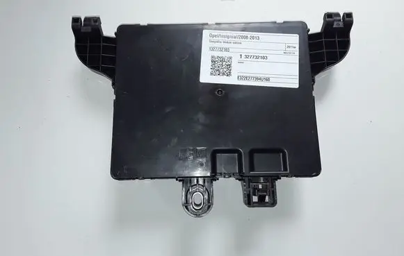 Opel Insignia A Fuse module 1327732103