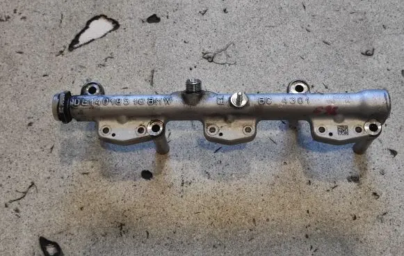 BMW X4M F98 Fuel main line pipe 8665631