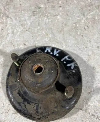 Honda CR-V Coil spring mount 