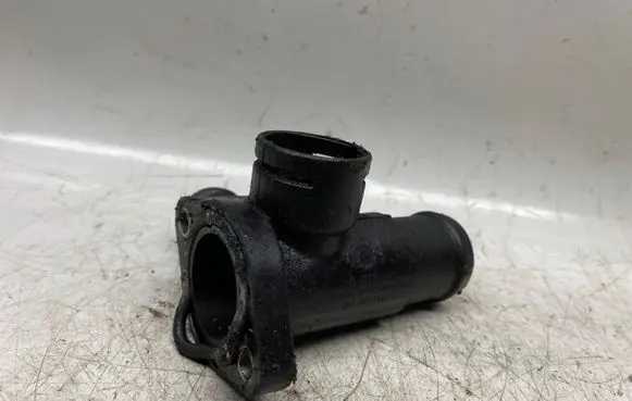 Volkswagen PASSAT B5 Engine coolant pipe/hose 028121134