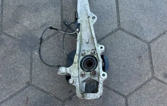 Infiniti QX70 S51 Front wheel hub spindle knuckle