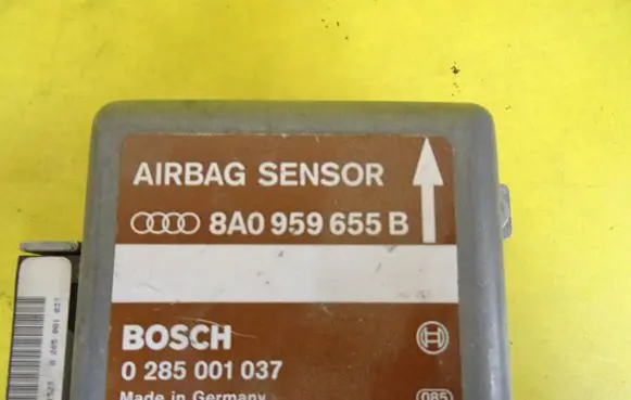 Audi A4 S4 B5 8D Airbag control unit/module 8A0959655B 0285001037