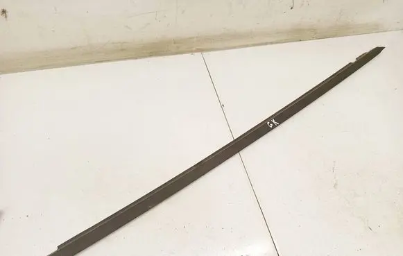 Volkswagen PASSAT B4 Rear door glass trim molding 