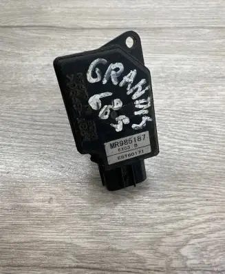 Mitsubishi Grandis Mass air flow meter MR985187 E5T60171 6X03B