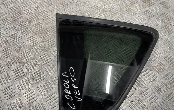 Toyota Corolla Verso E121 Rear side window