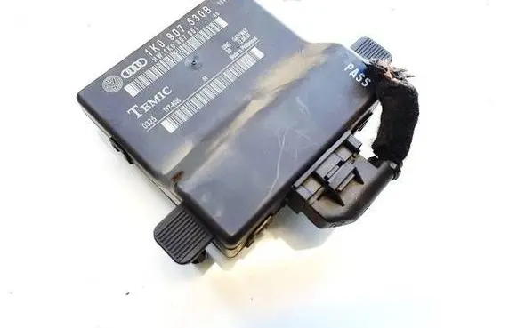 Audi A3 S3 8P Door control unit/module 1K0907530B